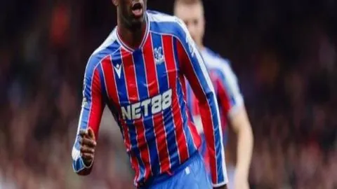 美国女足2025世界杯首战3-0大胜越南，史密斯梅开二度 越南女足颗粒无收